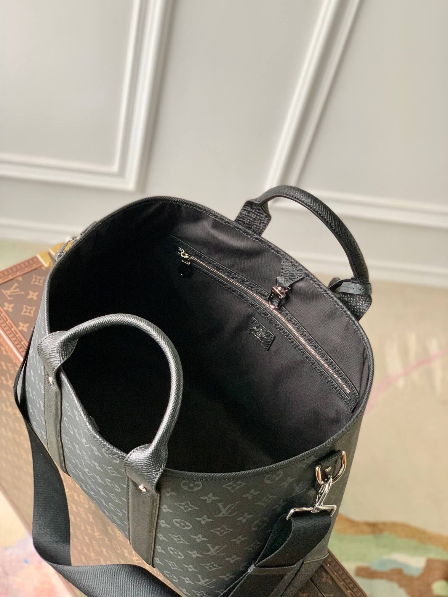 M30937 Weekend Tote NM 43CM Monogram Eclipse coated canvas black