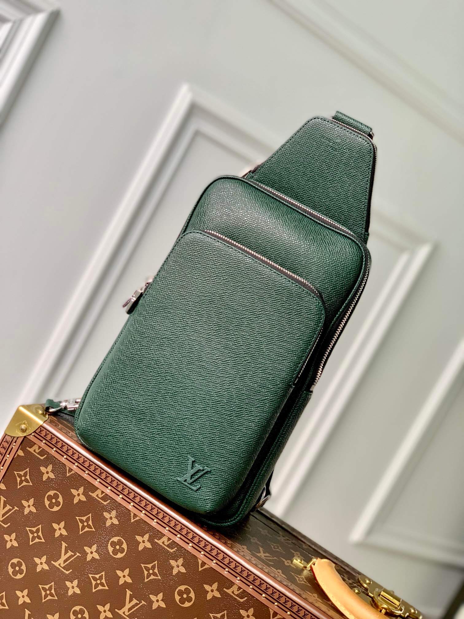 M41719 Avenue Taïga blackish green man bag 20cm