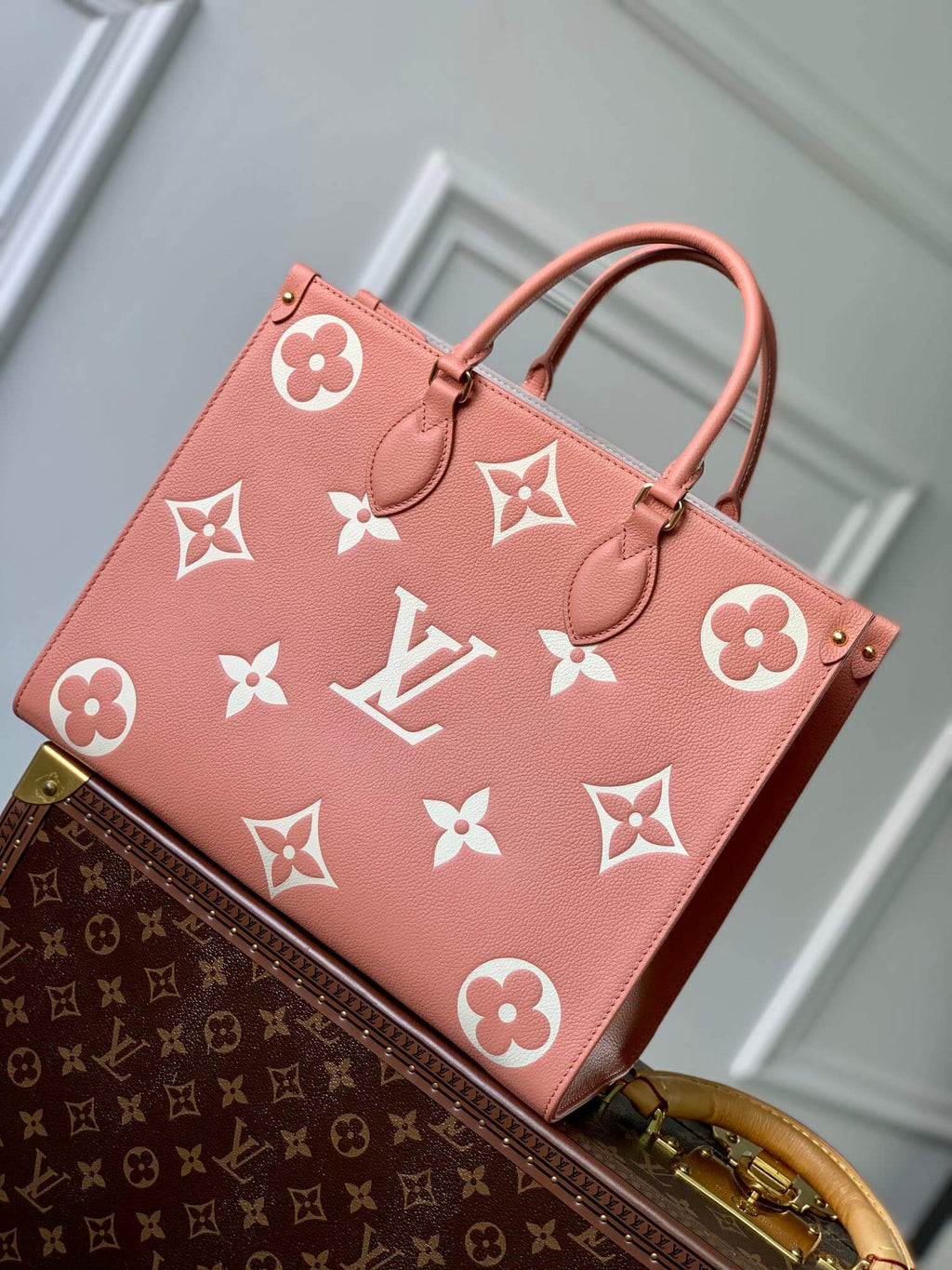 M45595 OnTheGo MM Monogram Empreinte leather pink 35cm