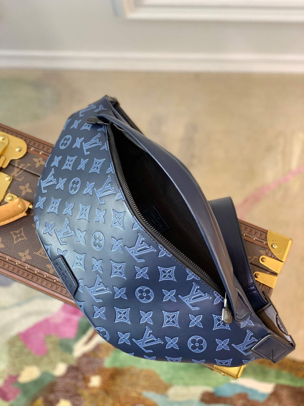 M45729 DISCOVERY BUMBAG PM Monogram Shadow 44cm blue