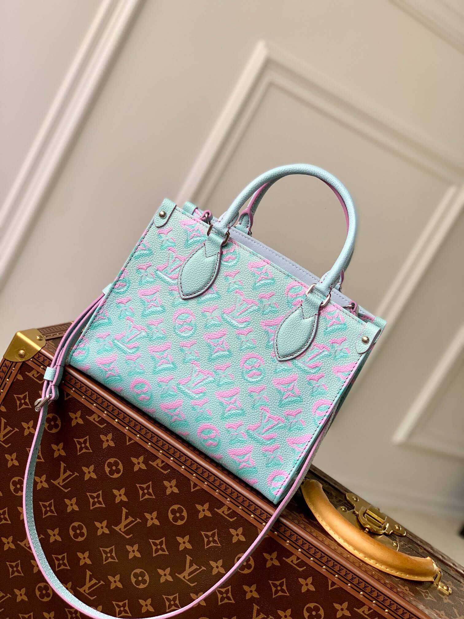 M46067 OnTheGo PM 9.8inches blue Monogram Empreinte Monogram Giant