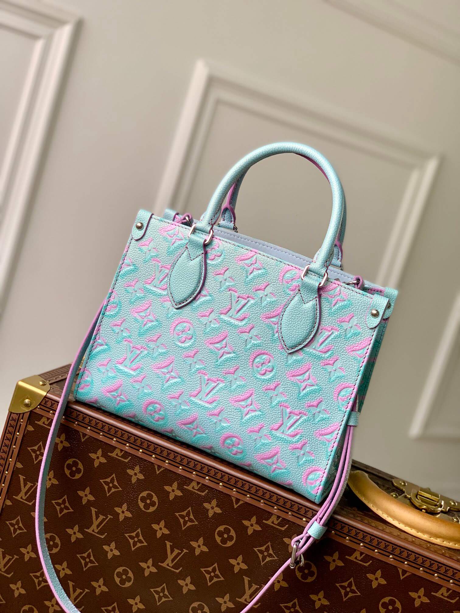 M46168 OnTheGo PM 9.8inches PINK Monogram Empreinte Monogram Giant