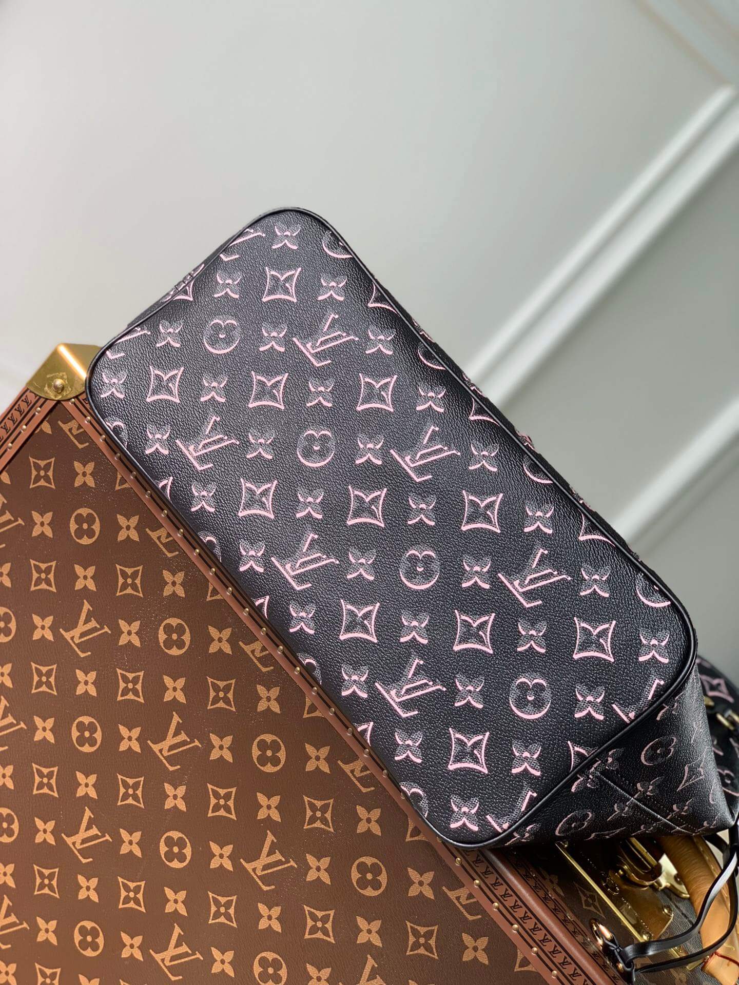 m46137 Neverfull 31cm black subaxillary bag