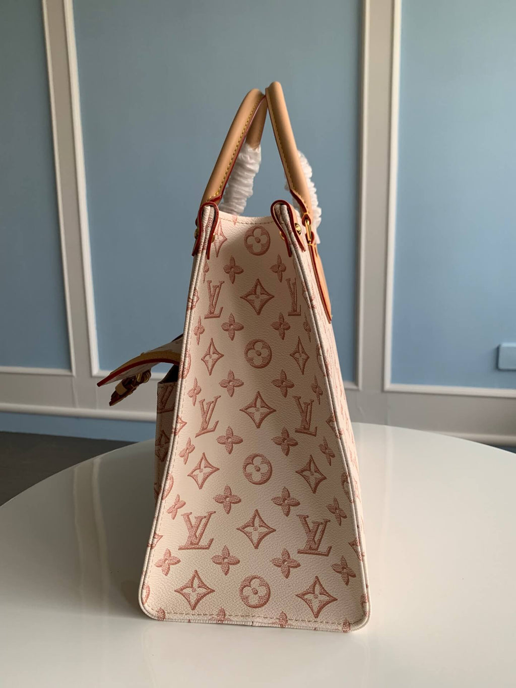 M46154 OnTheGo Toron totes Monogram Reverse 35cm white