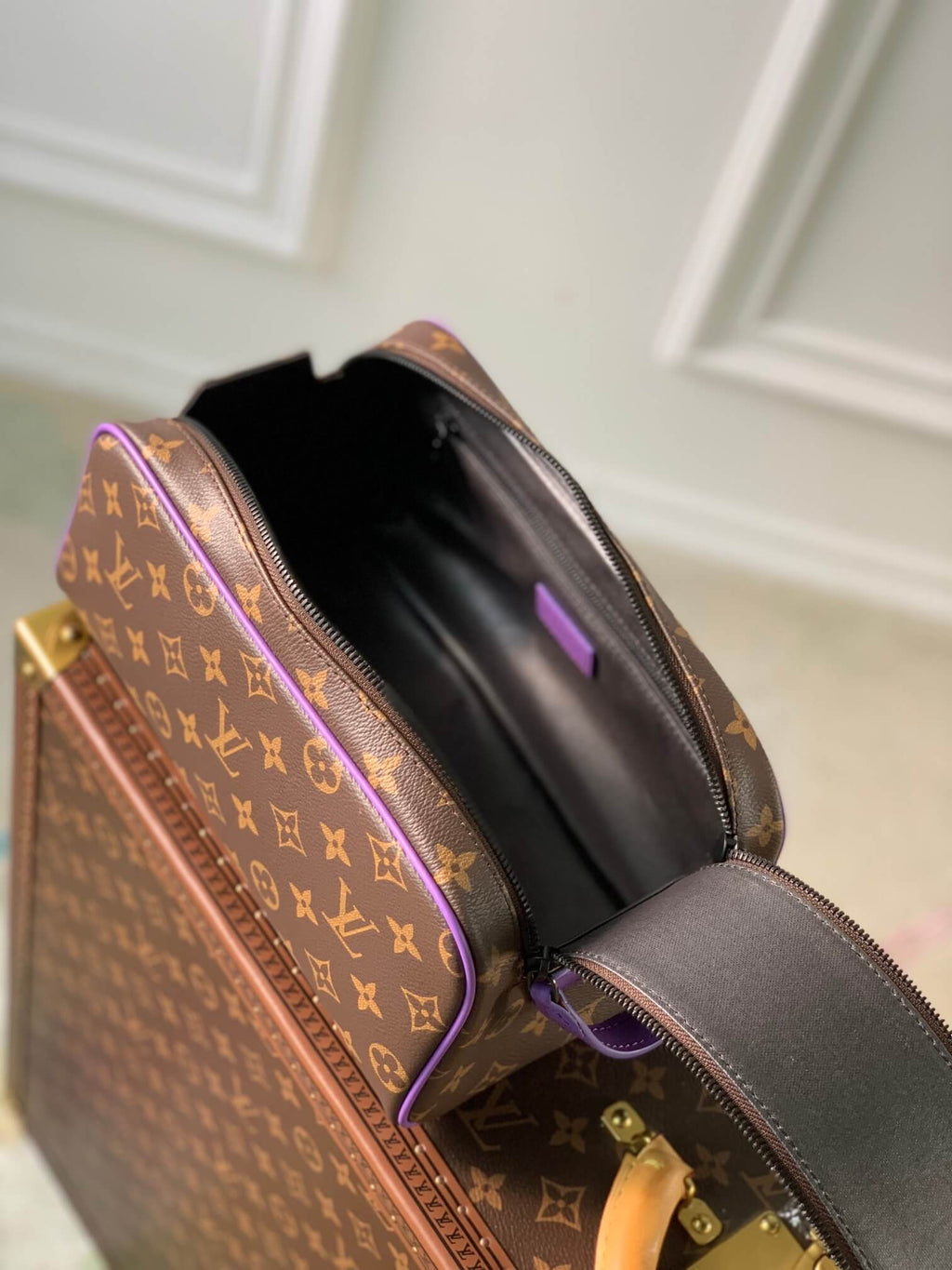 M46253 Dopp Kit Monogram Macassar purple 28cm
