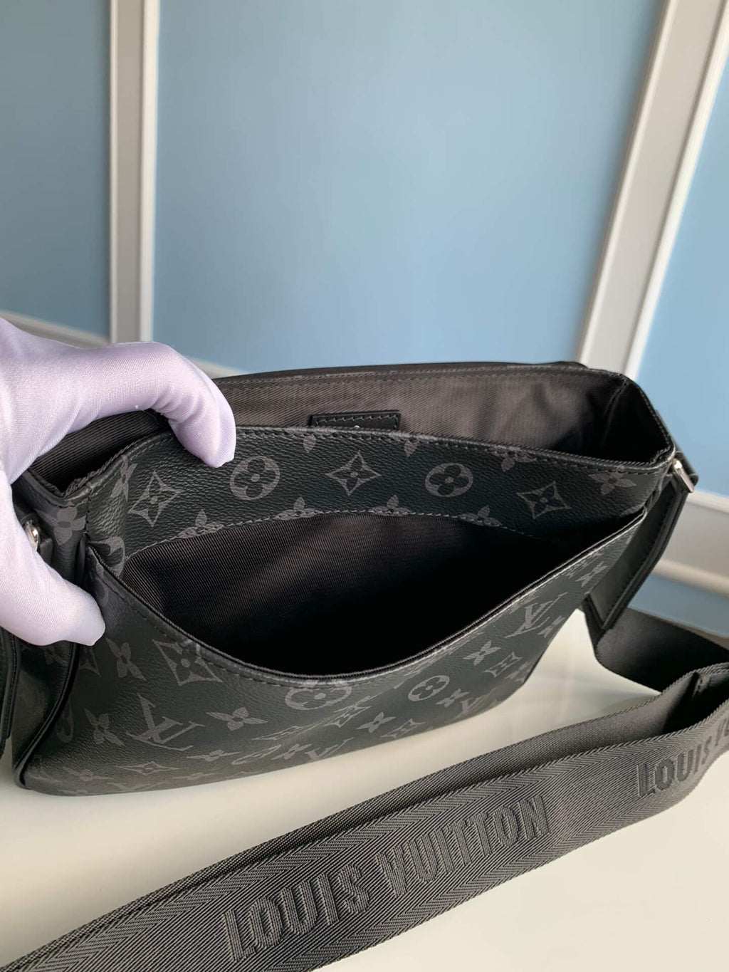 M46255 District PM monogram messenger bag 25cm black