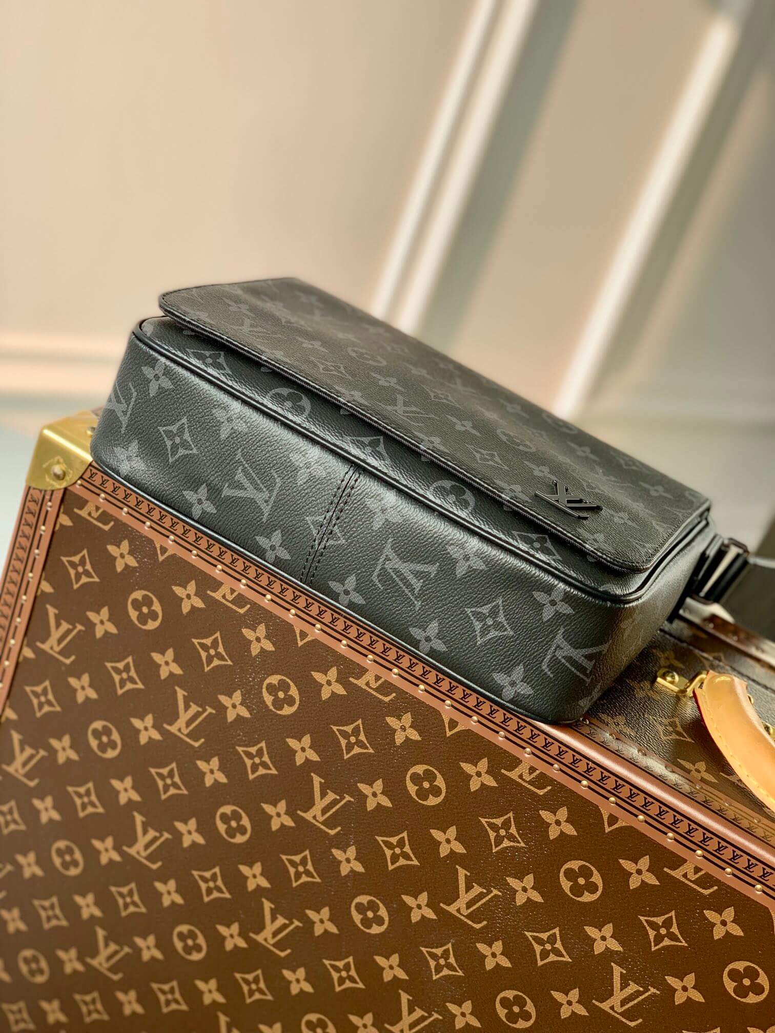 M46255 District PM Taïga 26cm monogram Eclipse black man bag