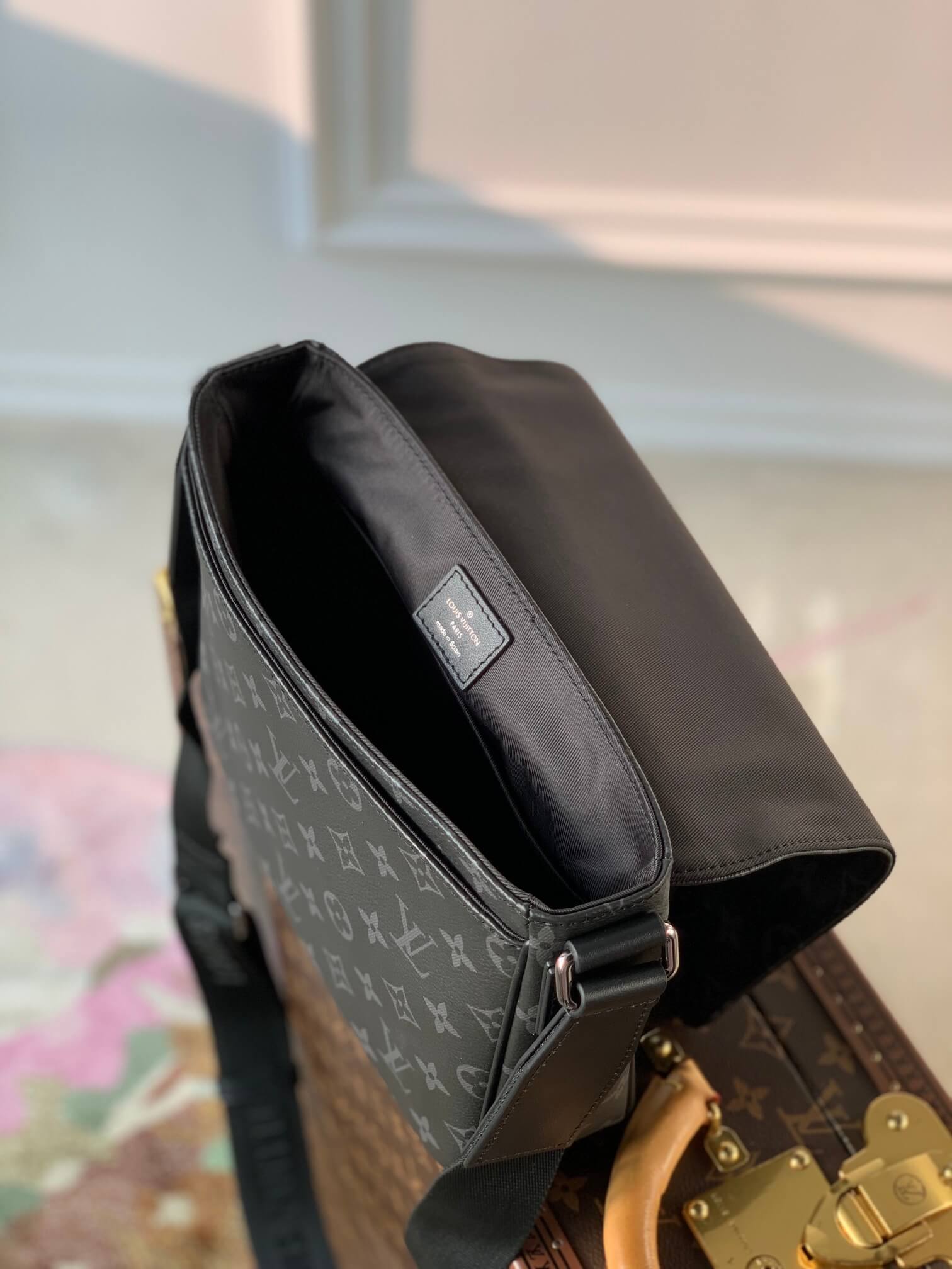 M46255 District PM Taïga 26cm monogram Eclipse black man bag