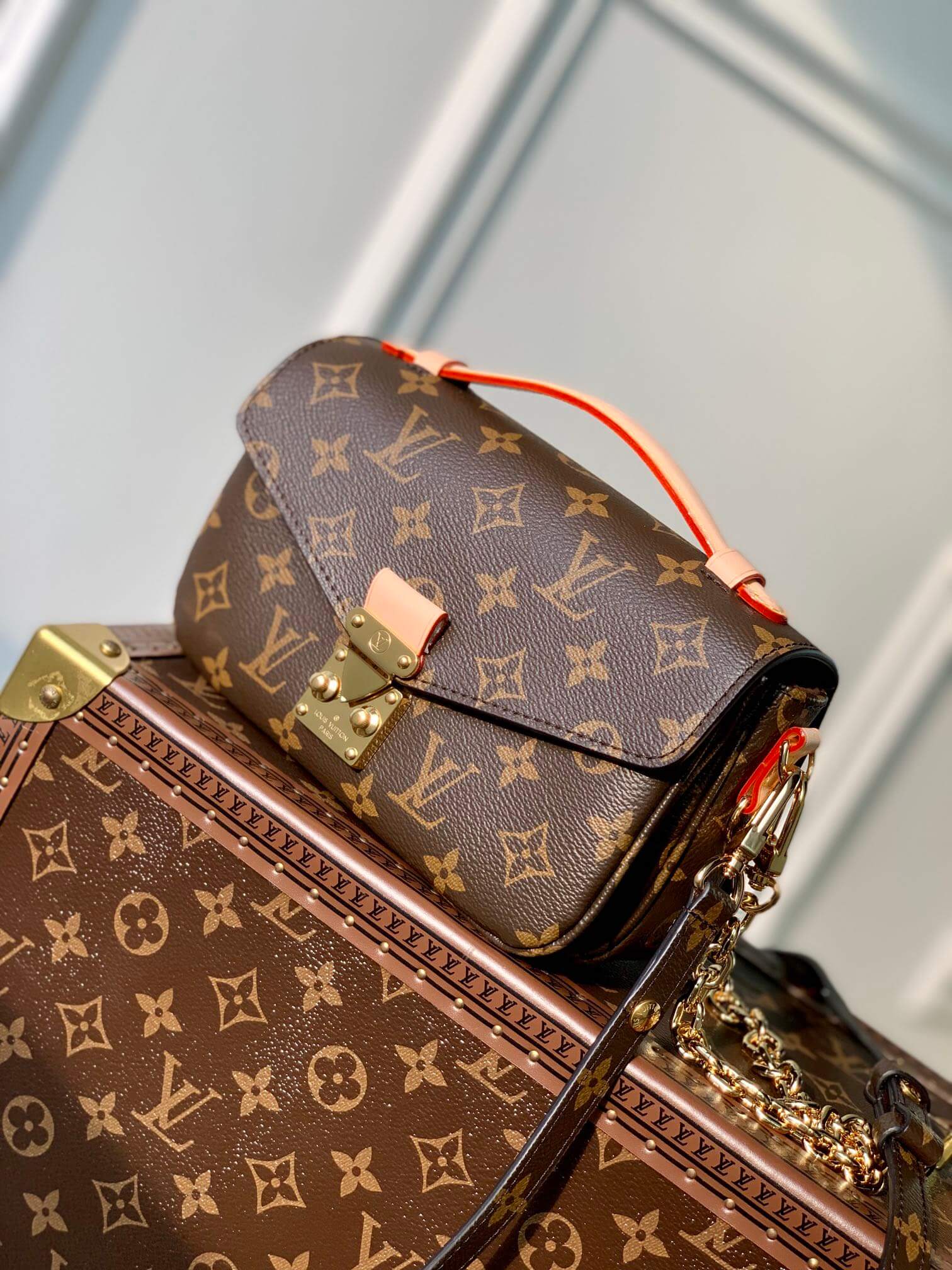 M46279 messenger bag East West Métis monogram 21.5cm brown