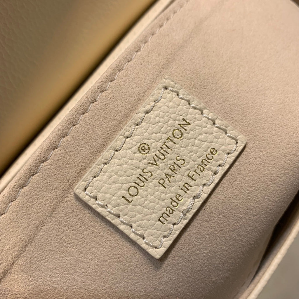 M46393 Favorite Monogram 24cm apricot TOURTERELLE / CRÈME