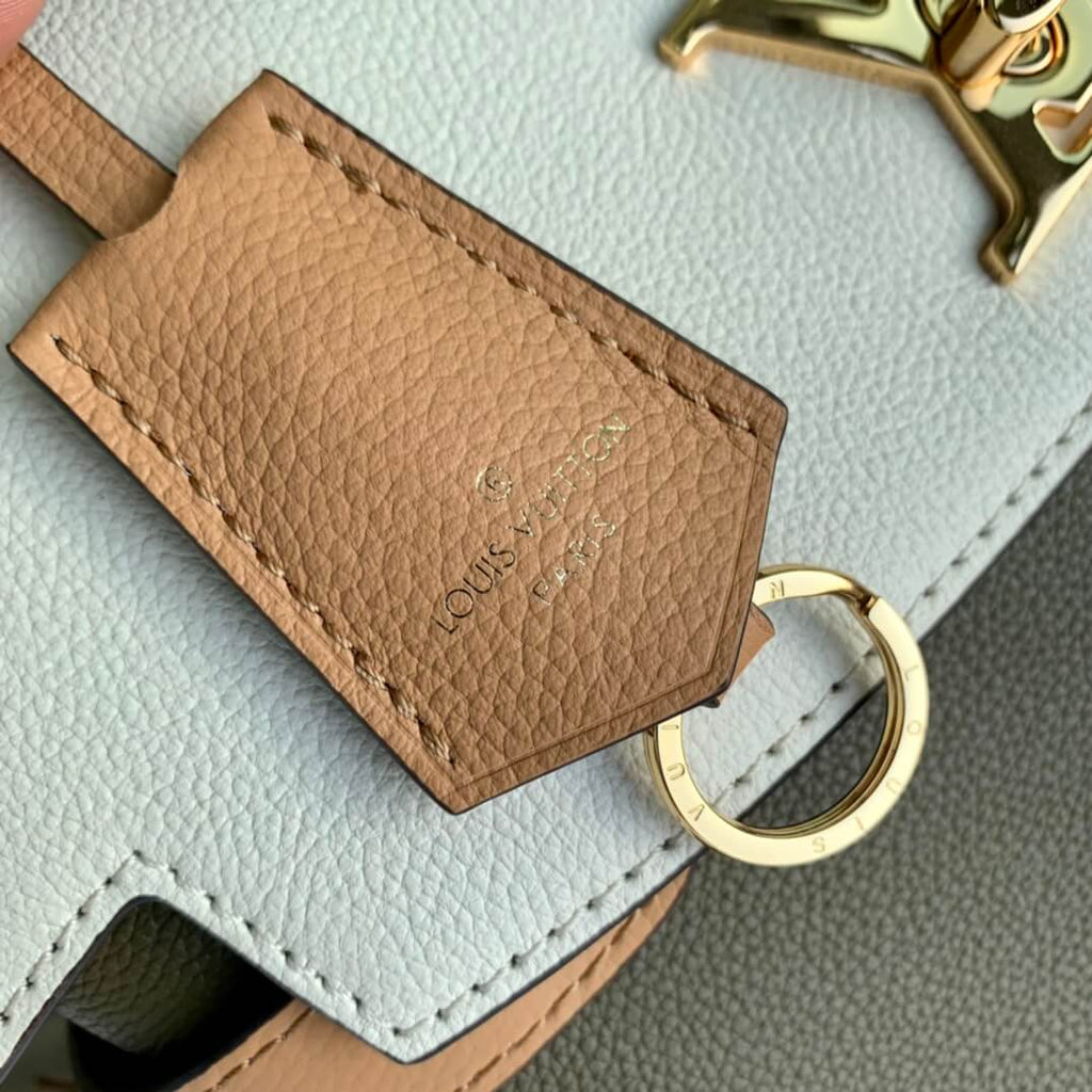 M51395 Lockme Ever MM Handbag green 31cm Material of calf leather