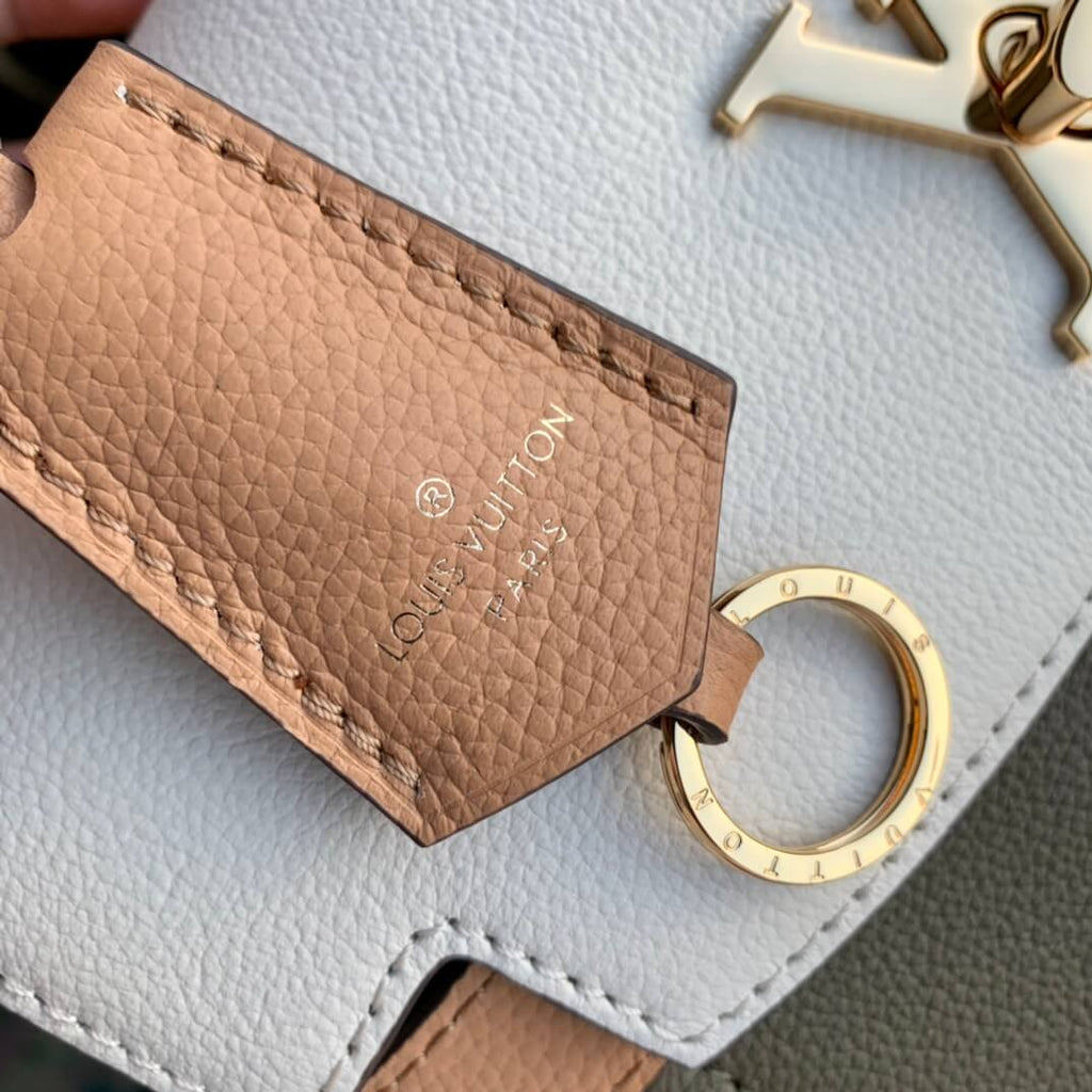M53937 Lockme Ever BB Handbag green 28cm Material of calf leather