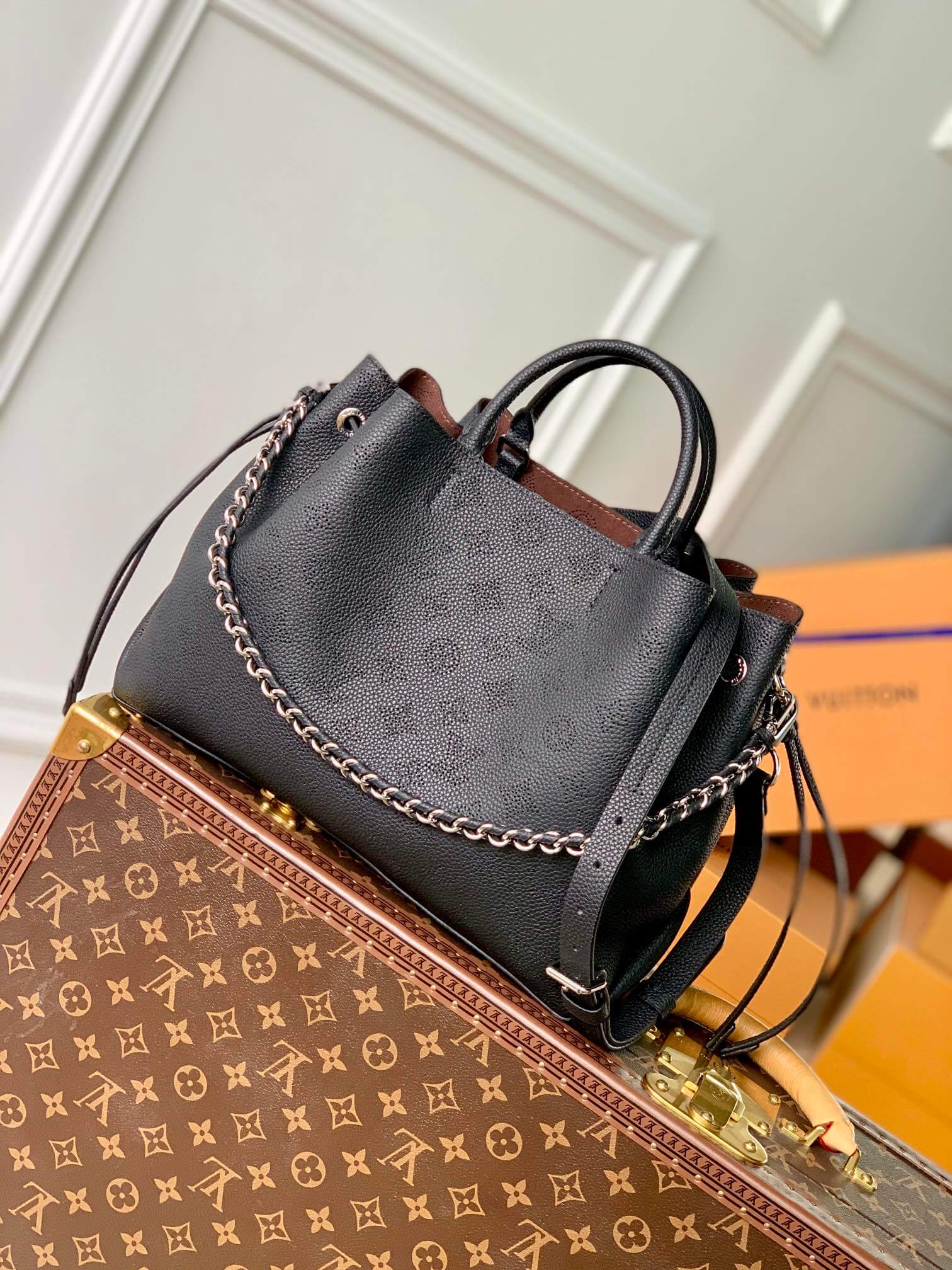 M59200 BELLA TOTE monogram 32cm black Soft perforated cowhide