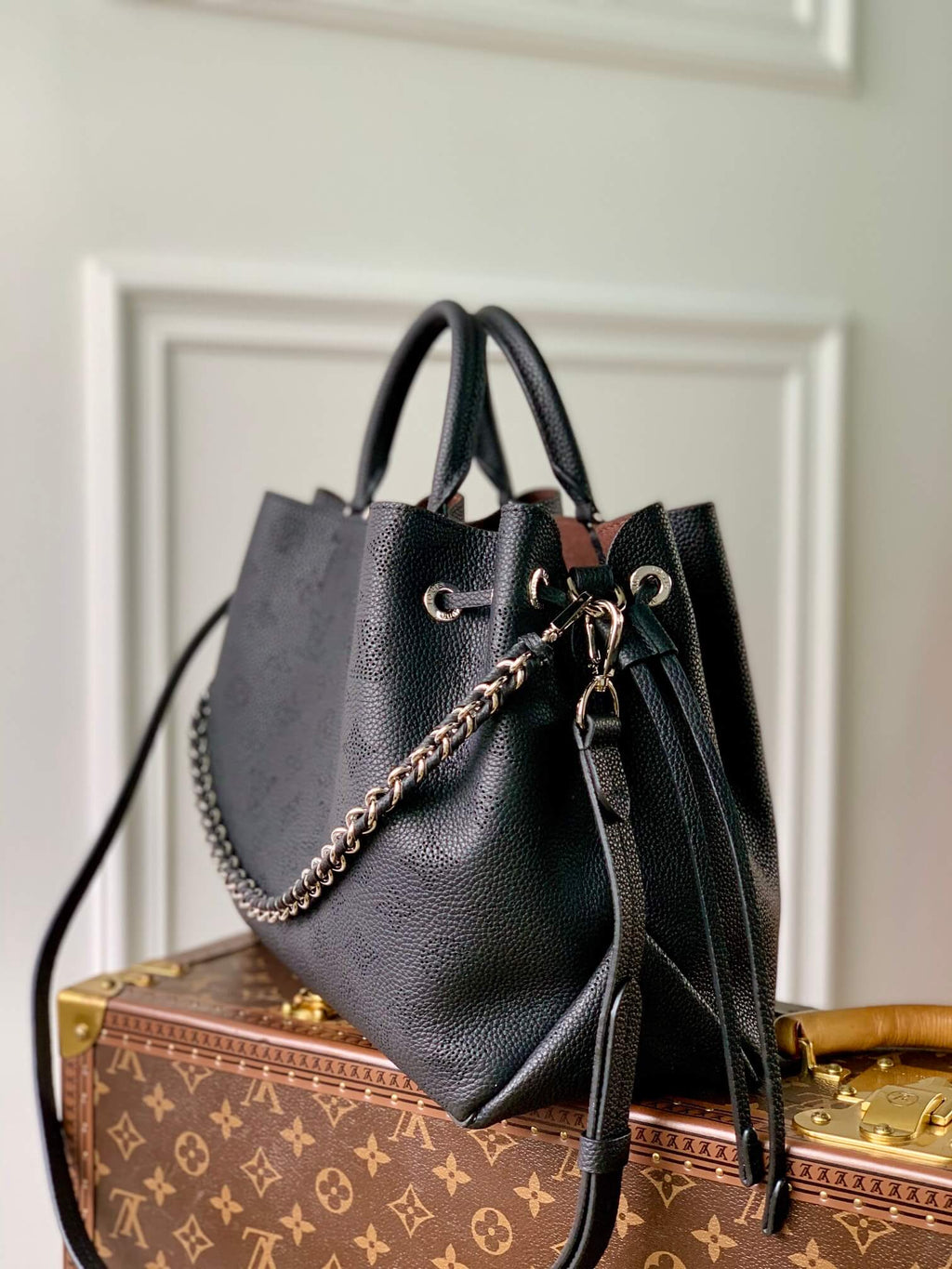 M59200 BELLA TOTE monogram 32cm black Soft perforated cowhide
