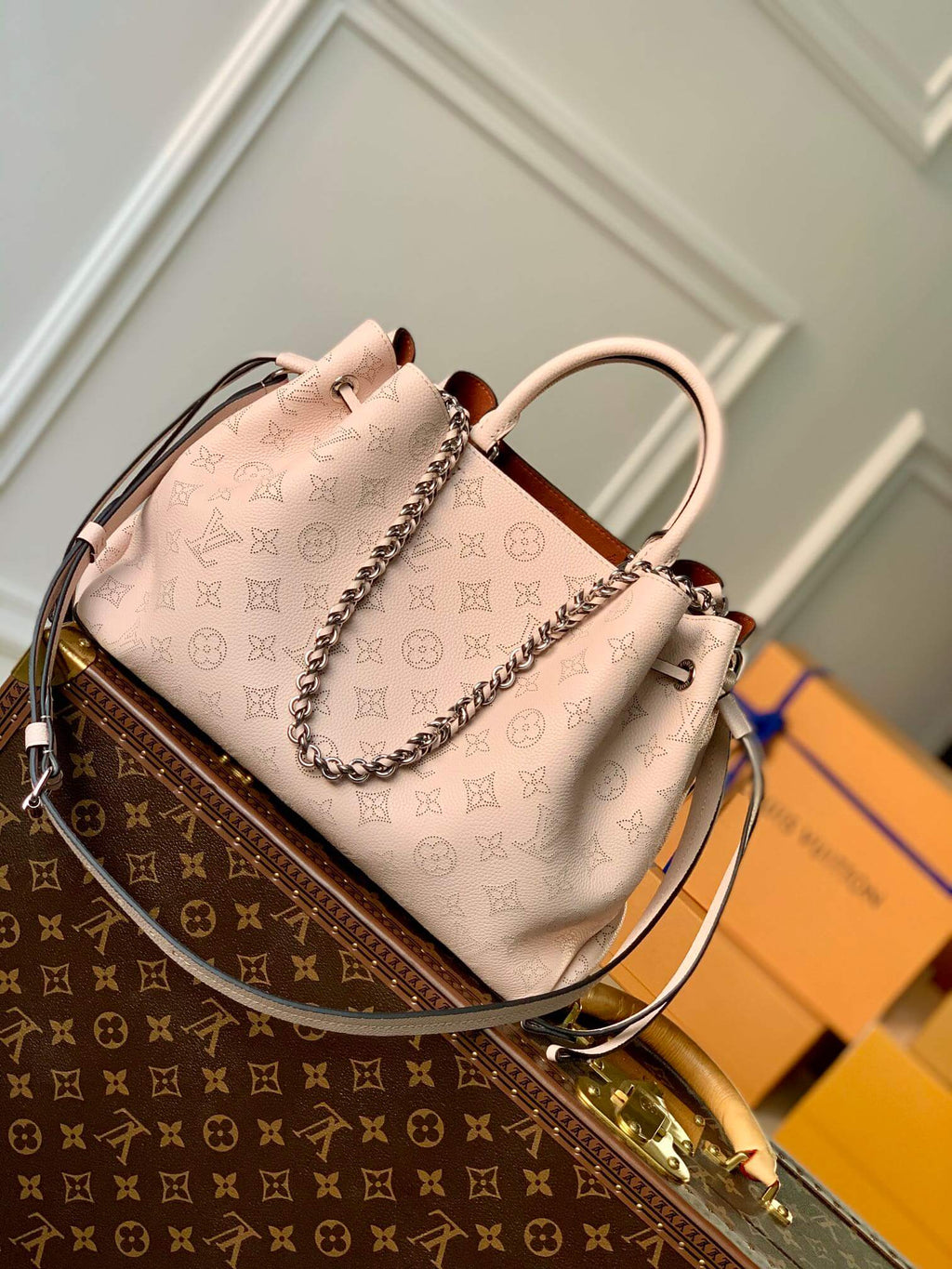 M59200 BELLA TOTE monogram 32cm black Soft perforated cowhide