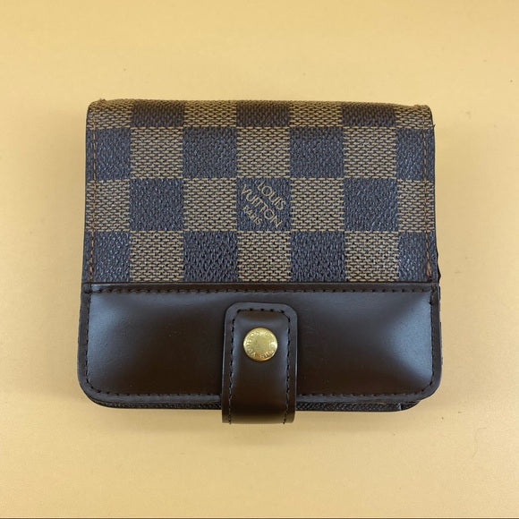 LOUIS VUITTON damier wallet