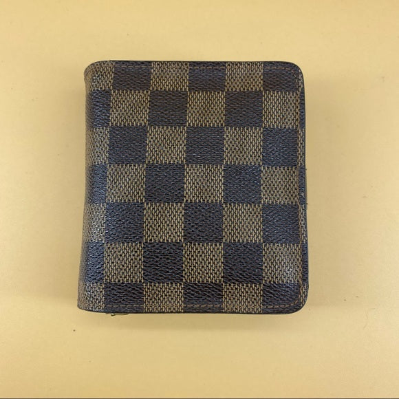 LOUIS VUITTON damier wallet