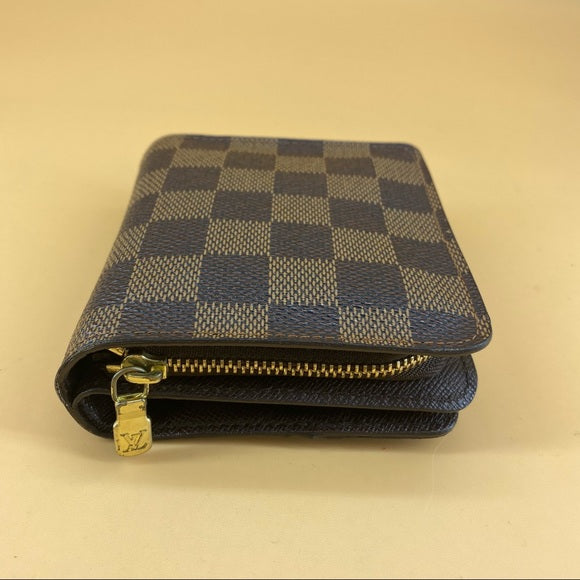 LOUIS VUITTON damier wallet