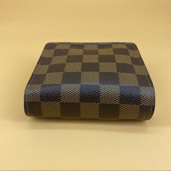 LOUIS VUITTON damier wallet