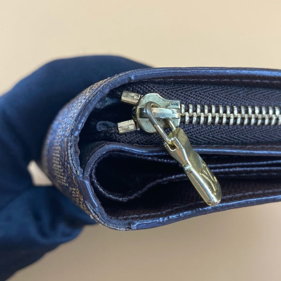 LOUIS VUITTON damier wallet