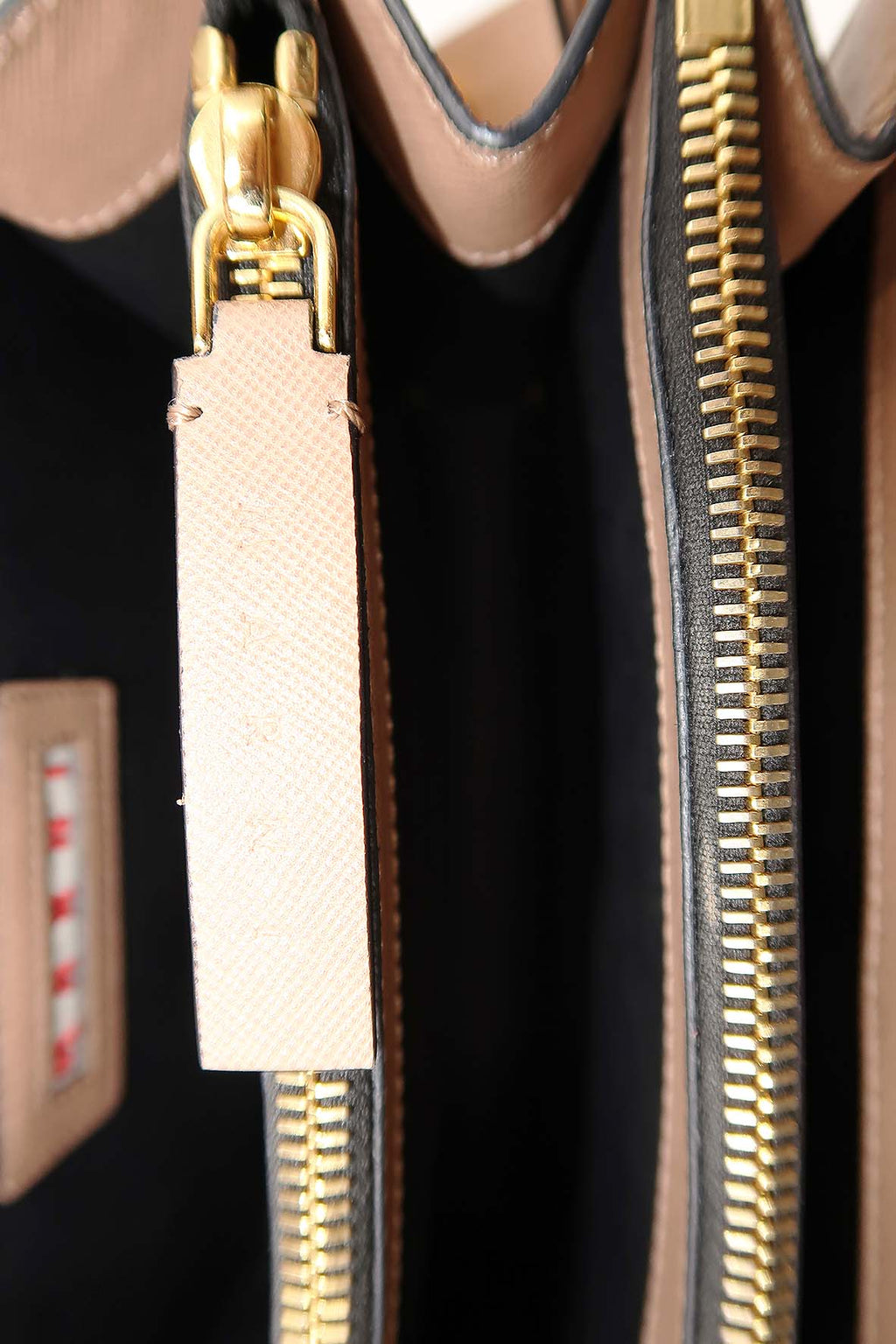 Trunk Medium Shoulder Bag Nude