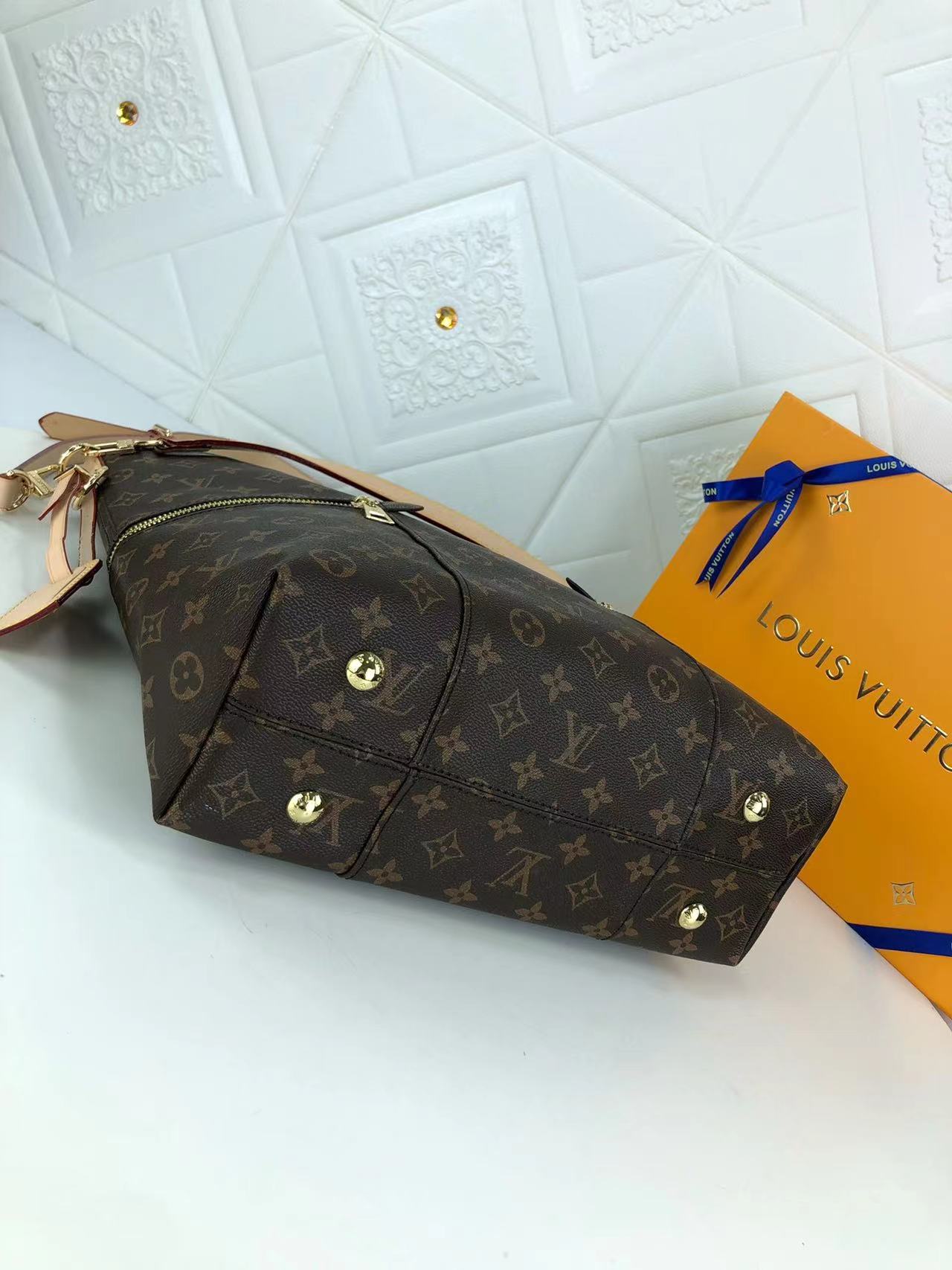 Elite Carryalls