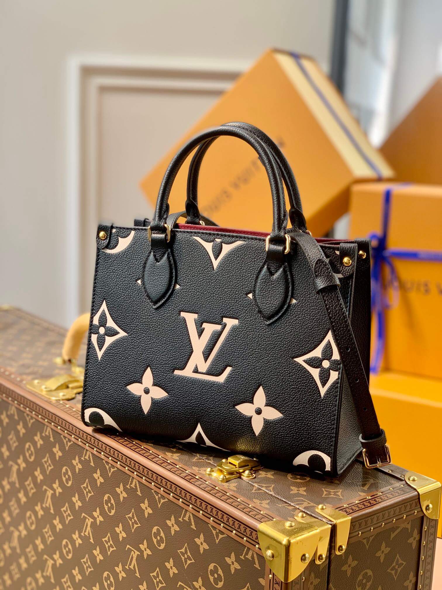 M45659 ONTHEGO PM tote bag monogrm empreinte leather black