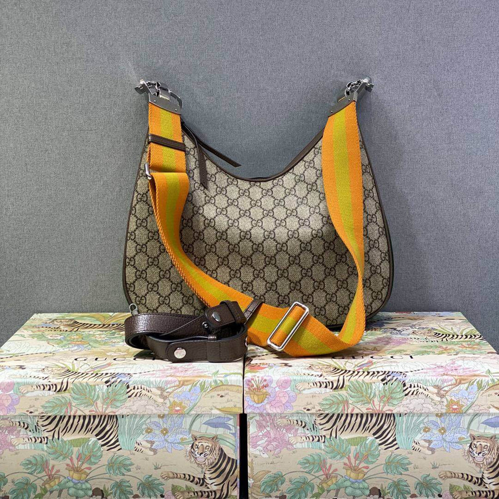 Gucci Attache small shoulder bag Beige and ebony GG Supreme canvas