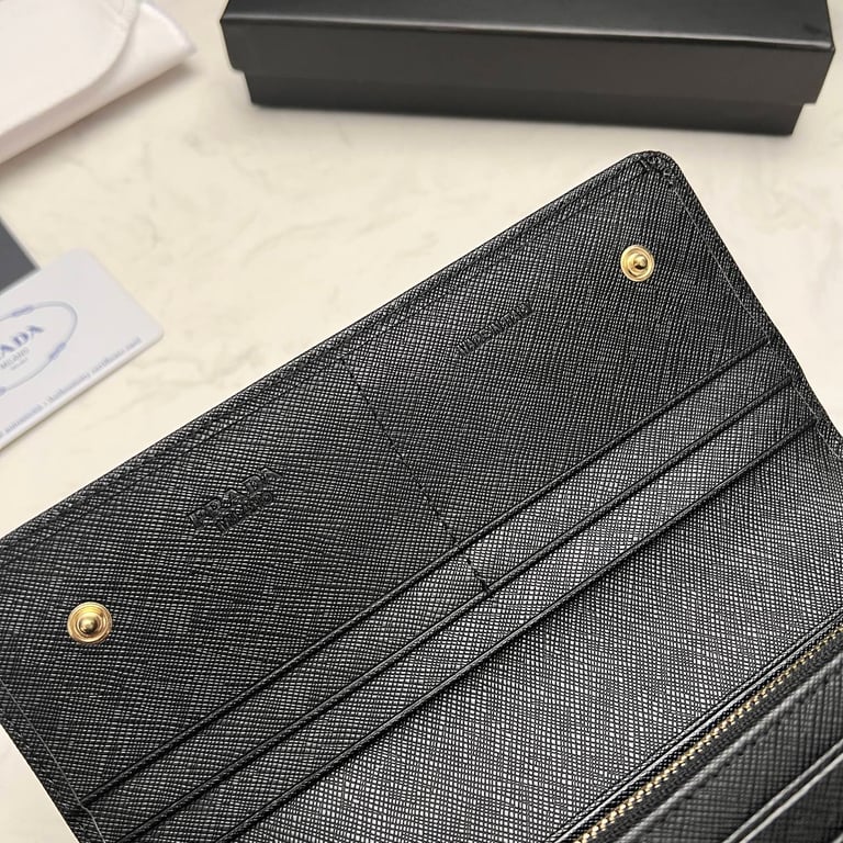 PR SAFFIANO LUX LEATHER FLAP CONTINENTAL BLACK WALLET 19CM