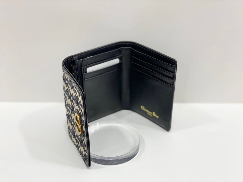 dir 30 MONTAIGNE LOTUS WALLET OBLIQUE CANVAS COMPACT BLACK AND BEIGE 11CM