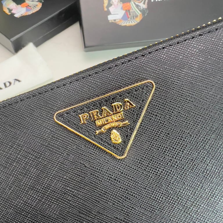 PR LARGE SAFFIANO TRIANGLE ZIP AROUND LONG WALLET BLACK 19CM 1ML506 QHH F0002