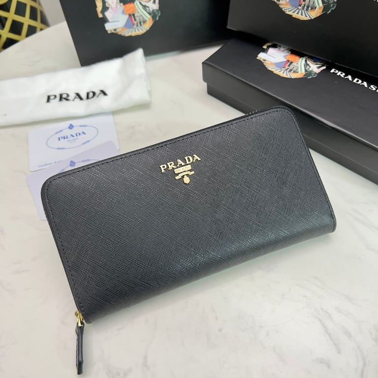 PR LARGE SAFFIANO LEATHER WALLET BLACK 19CM