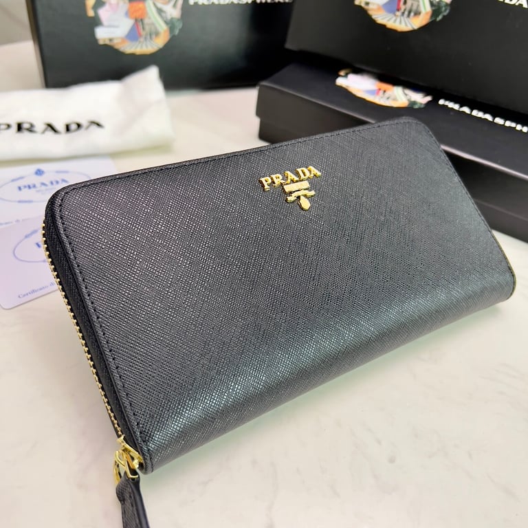 PR LARGE SAFFIANO LEATHER WALLET BLACK 19CM
