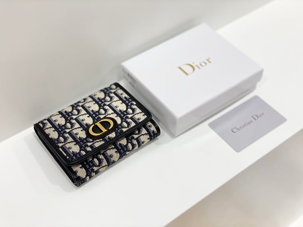 dir 30 MONTAIGNE LOTUS WALLET OBLIQUE CANVAS COMPACT BLACK AND BEIGE 11CM