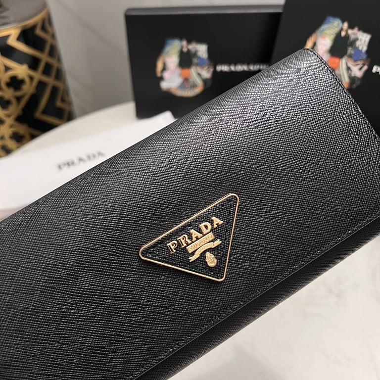 PR SAFFIANO LUX LEATHER FLAP CONTINENTAL BLACK WALLET 19CM