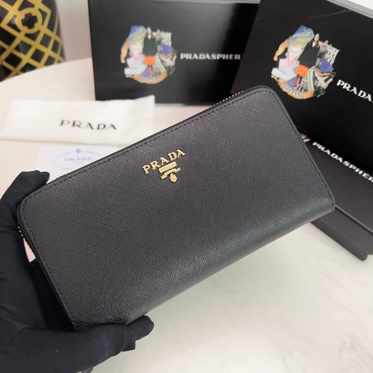 PR LARGE SAFFIANO LEATHER WALLET BLACK 19CM