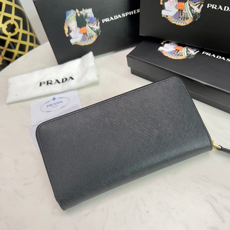 PR LARGE SAFFIANO LEATHER WALLET BLACK 19CM