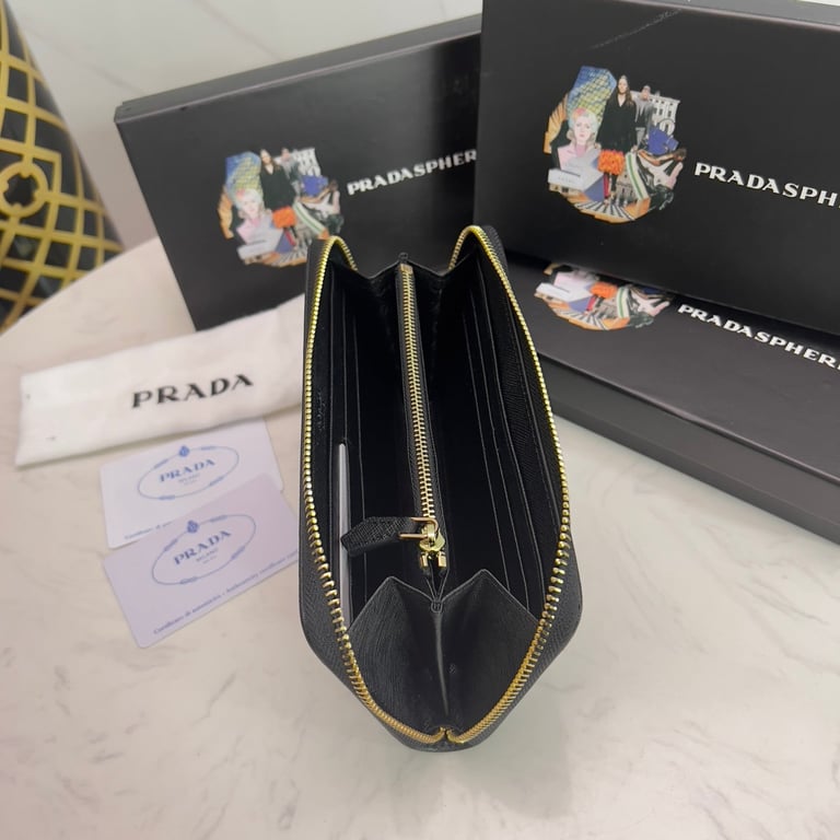 PR LARGE SAFFIANO LEATHER WALLET BLACK 19CM