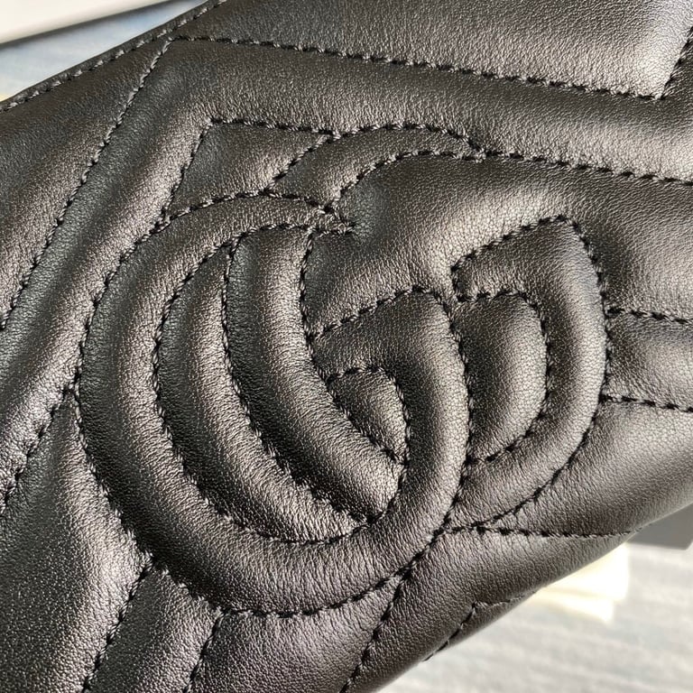 Gucci MARMONT MATELASSÉ ZIP AROUND WALLER 19CM BLACK