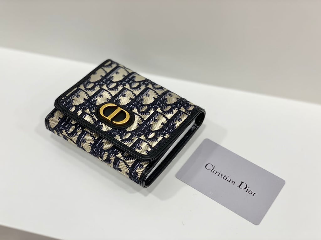 dir 30 MONTAIGNE LOTUS WALLET OBLIQUE CANVAS COMPACT BLACK AND BEIGE 11CM