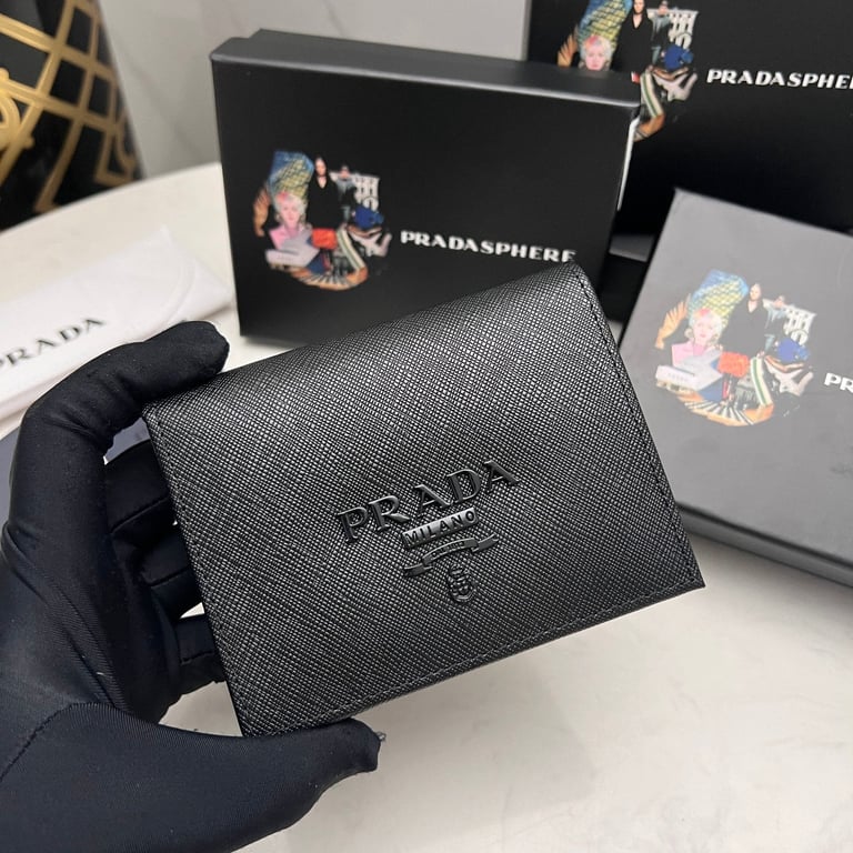 PR SAFFIANO MONOCHROME FLAP SMALL WALLET FULL BLACK 10CM 1MV204 QWA F0002