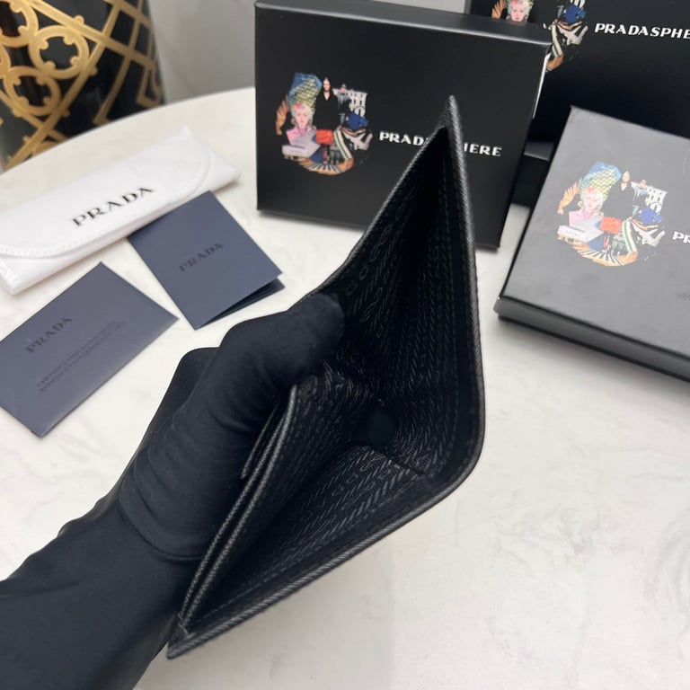 PR SAFFIANO MONOCHROME FLAP SMALL WALLET FULL BLACK 10CM 1MV204 QWA F0002