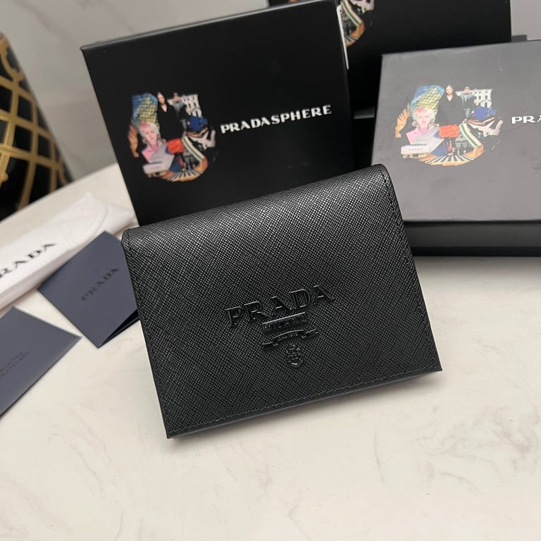 PR SAFFIANO MONOCHROME FLAP SMALL WALLET FULL BLACK 10CM 1MV204 QWA F0002