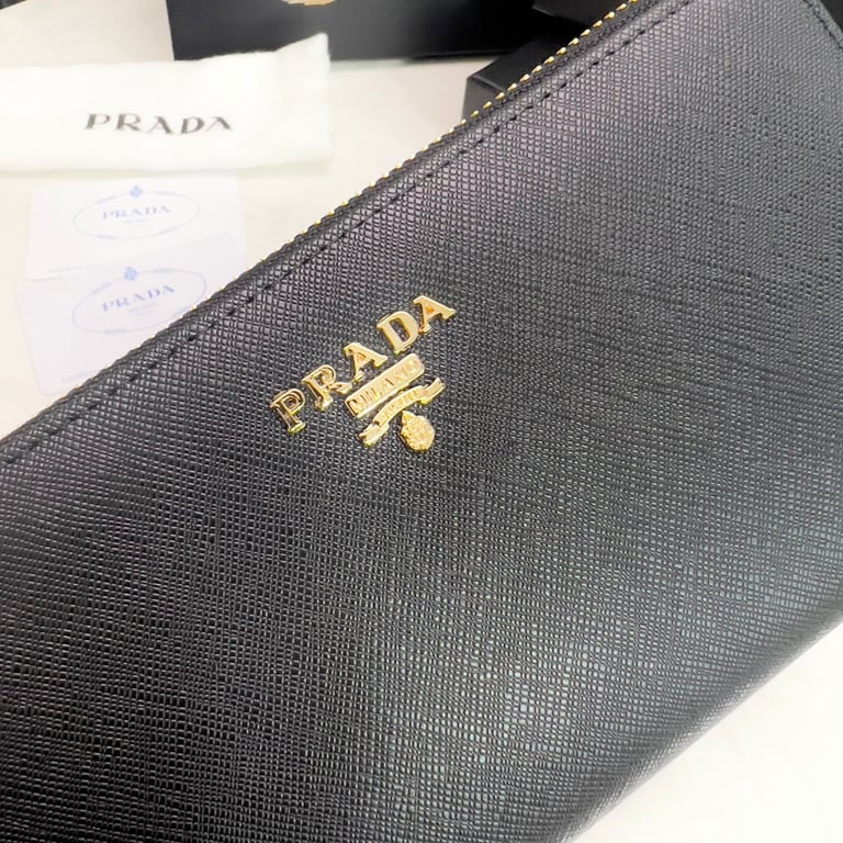 PR LARGE SAFFIANO LEATHER WALLET BLACK 19CM