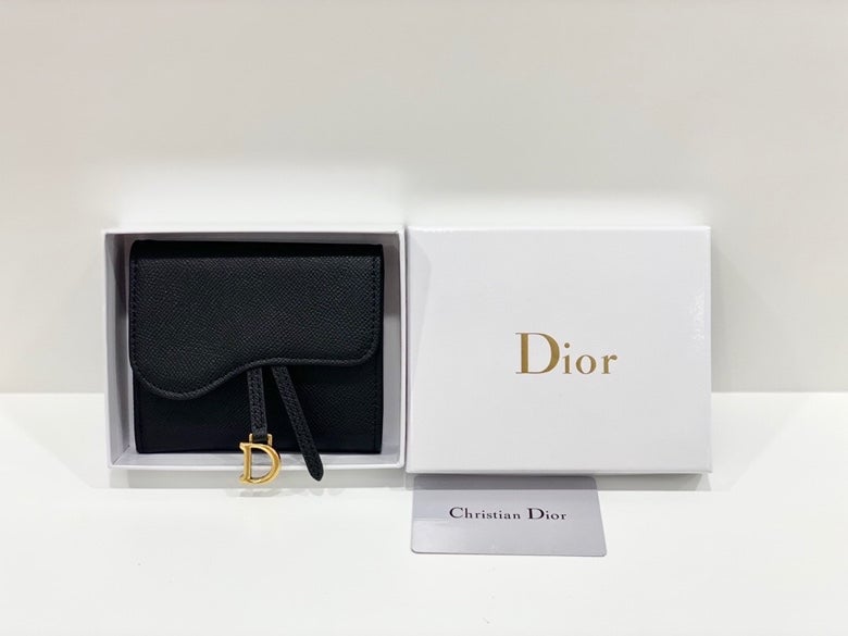 dir SADDLE LOTUS WALLET BLACK SKIN 11CM S5652CCEH M900