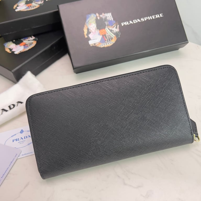 PR LARGE SAFFIANO TRIANGLE ZIP AROUND LONG WALLET BLACK 19CM 1ML506 QHH F0002