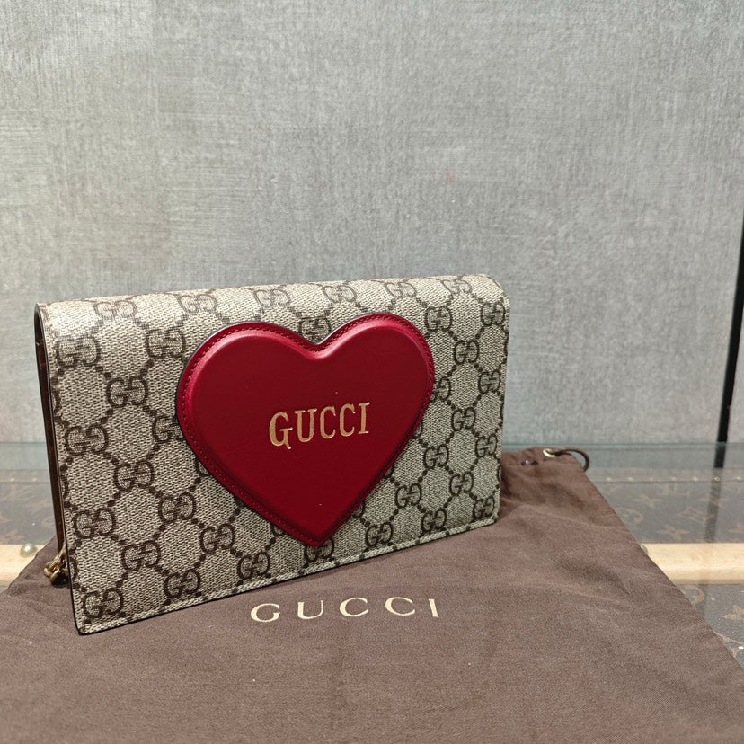 Gucci Heart Motif Beige Red Monogram Canvas WOC 20x12.5x4cm Chain Shoulder Bag
