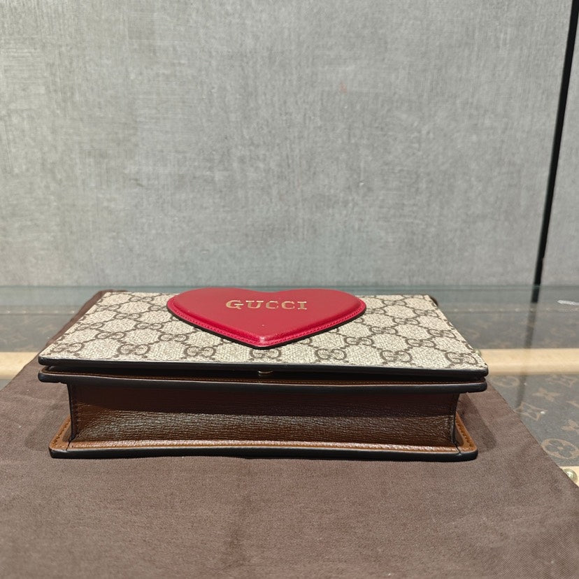 Gucci Heart Motif Beige Red Monogram Canvas WOC 20x12.5x4cm Chain Shoulder Bag