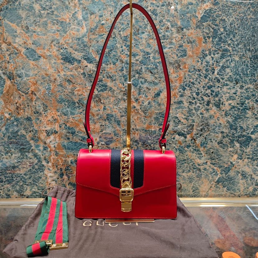 Gucci SyLouis Vuittonie Red Leather Chain AcCelinent Shoulder Bag 26x17x8cm
