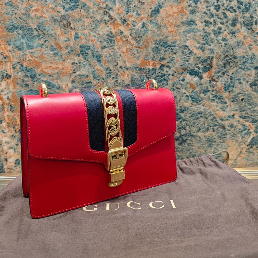 Gucci SyLouis Vuittonie Red Leather Chain AcCelinent Shoulder Bag 26x17x8cm